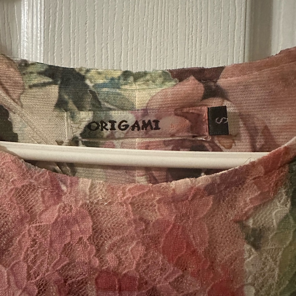Lacey Hi Lo Top 🌺 - Picture 2 of 4
